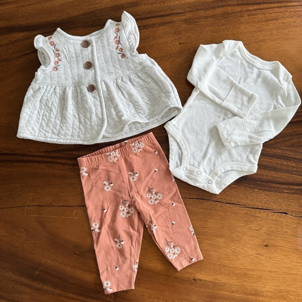 Carterās Baby Embroidered Vest, White Bodysuit, Floral Leggings Set size 3M